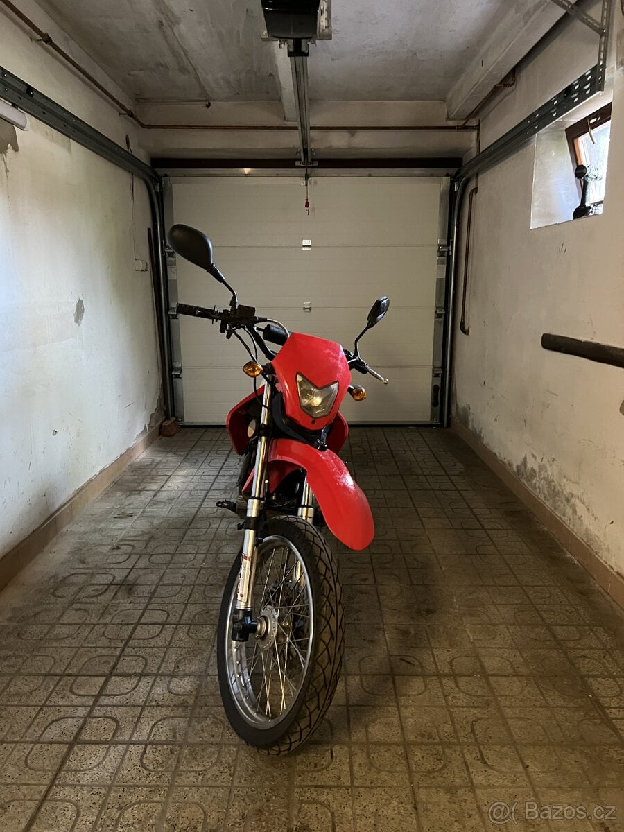 Prodám motorku Shinray 125, r.v. 2015.