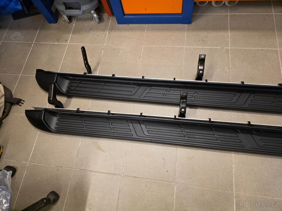 Originál nášlapy Toyota Hilux Doublecab 2016+