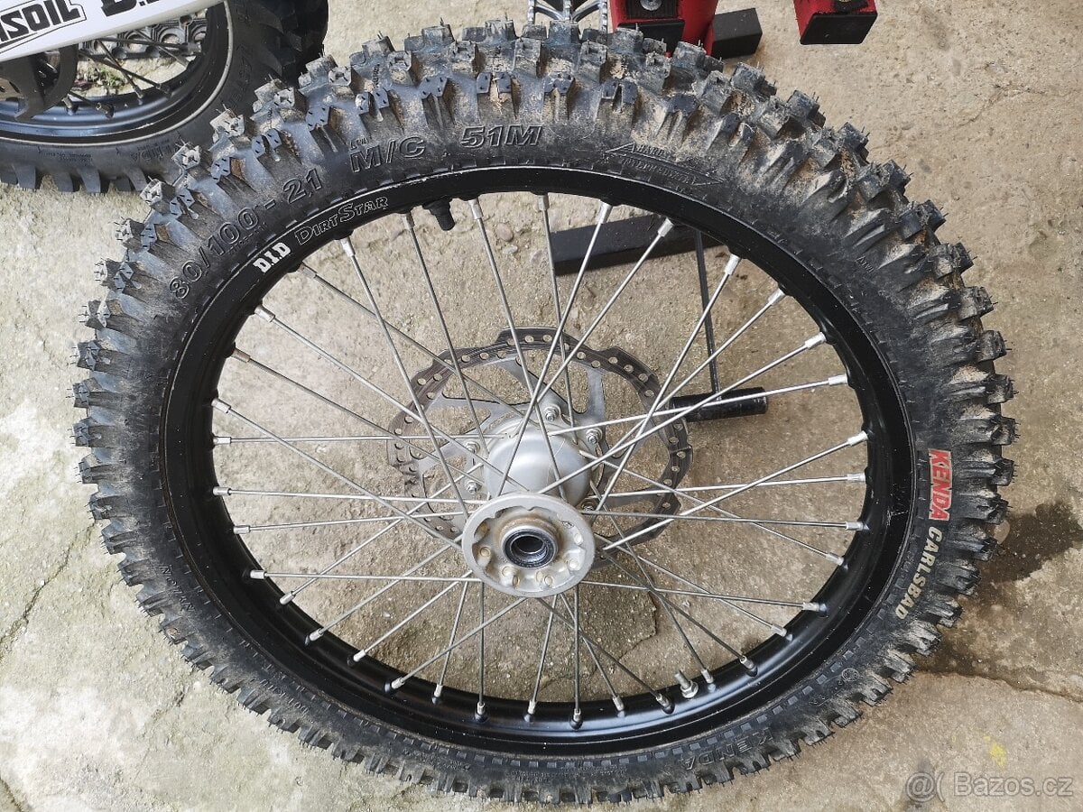 Honda CRF 250R, kompletní přední kolo.