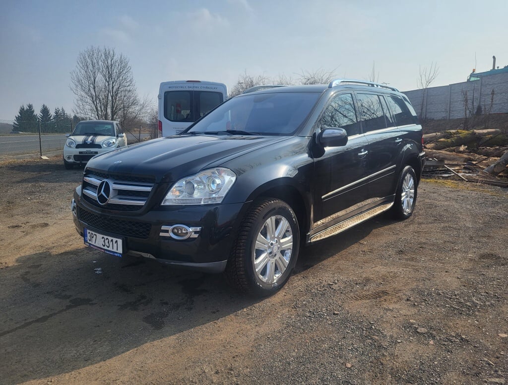 Mercedes GL 500 4Mattic,5,5 V8 čr