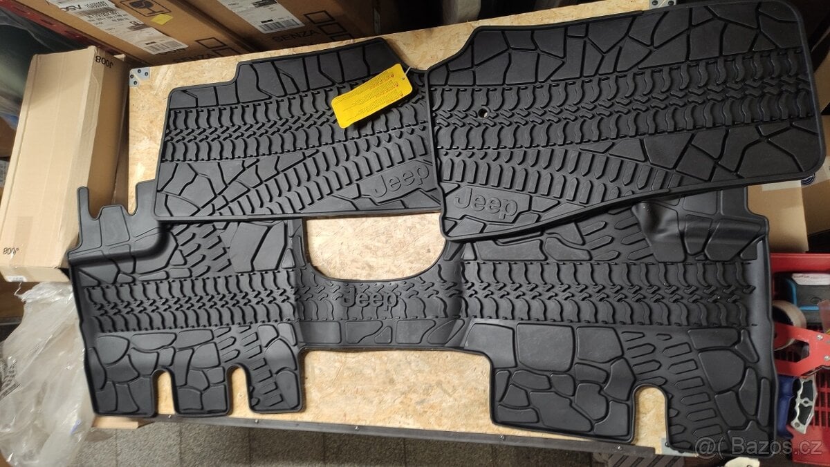 Sada gumových koberců Jeep Wrangler