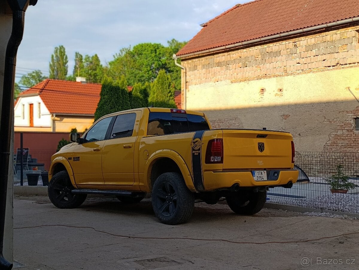 Dodge RAM 1500 najeto 53000km