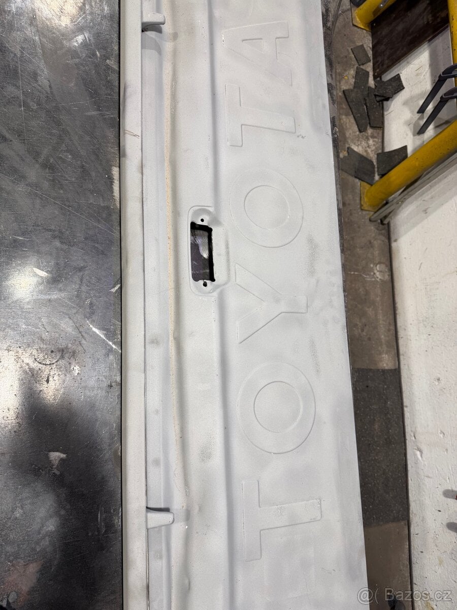 Dveře korby Toyota Hilux 96-05