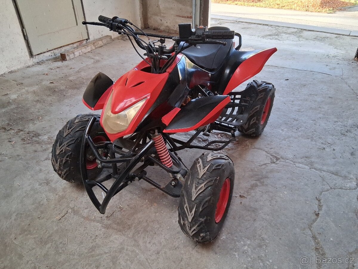 Prodám dětskou banzínovou čtyřkolku obsah 107cm³