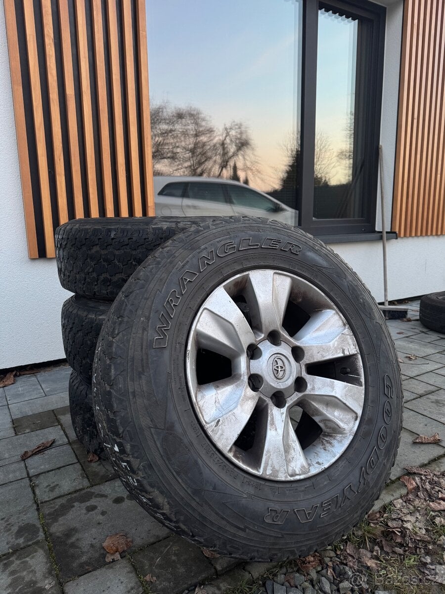 Originální alu kola Toyota Hilux pneu 245/75/17