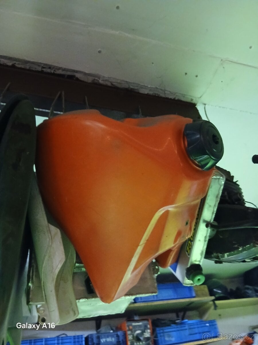 Nádrž Honda XR 600 (400)