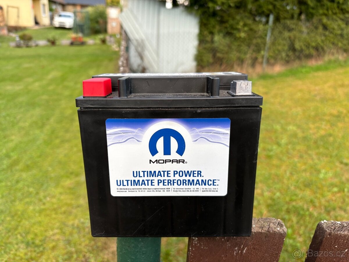 Jeep Wrangler pomocná baterie