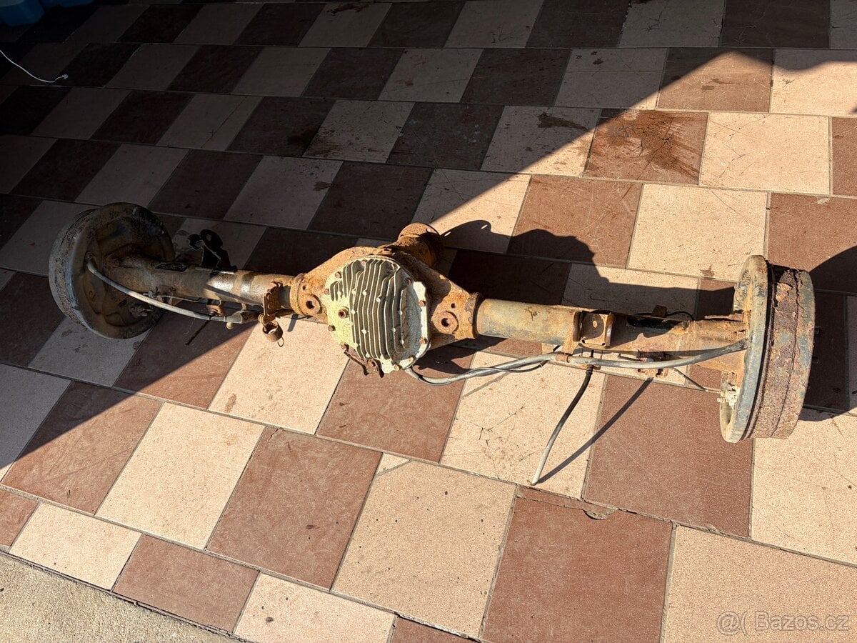 NISSAN NAVARA D40 ZADNI NAPRAVA