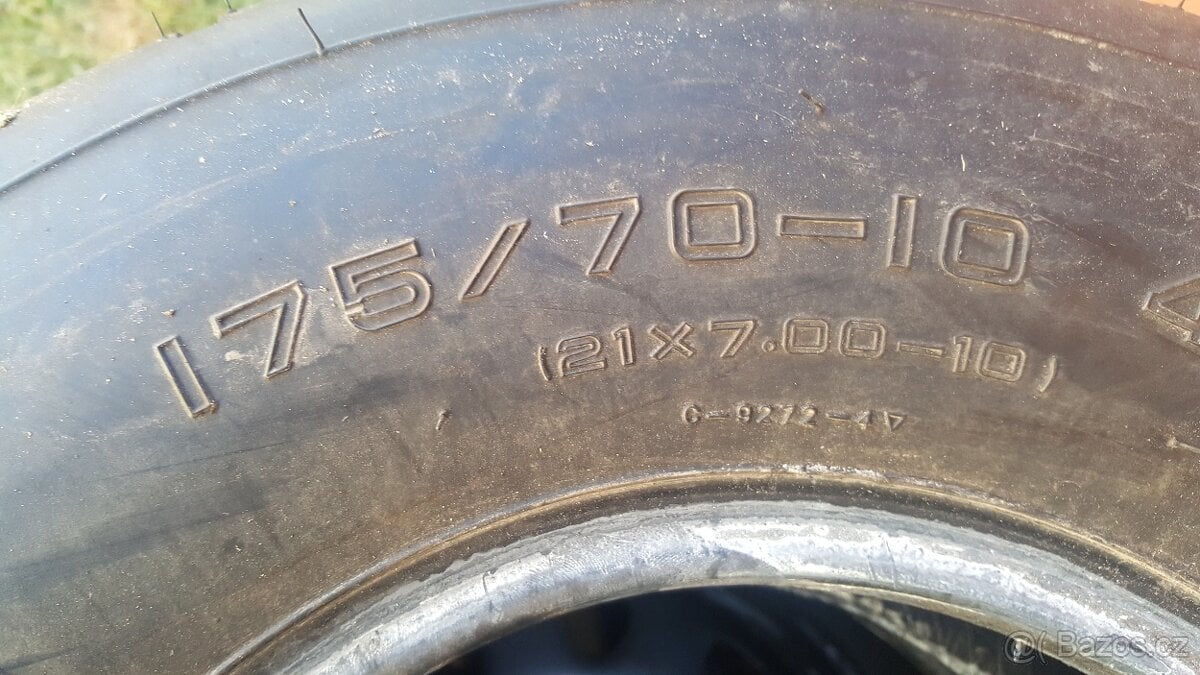 pneu silniční na čtyřkolku