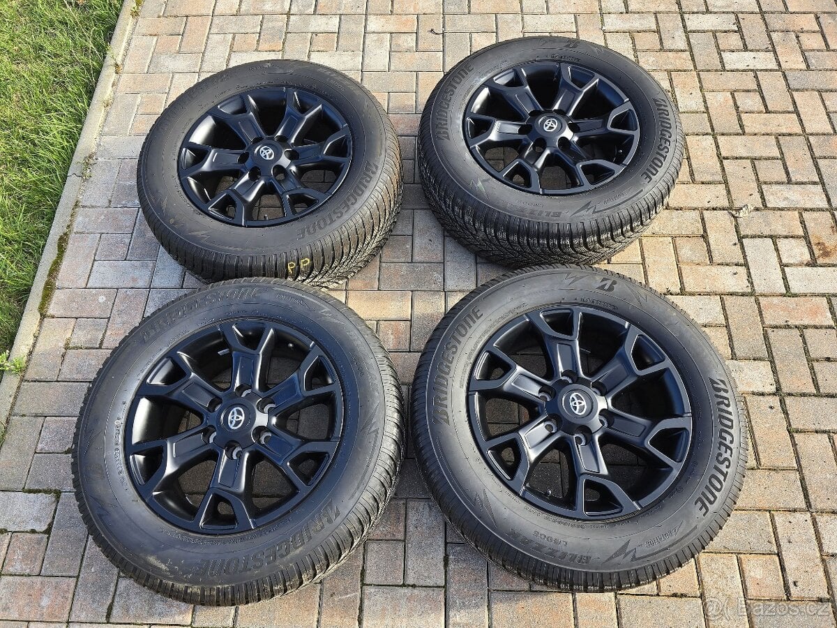 Zánovní originální  sada ráfků a pneu na Toyota Hilux 2022