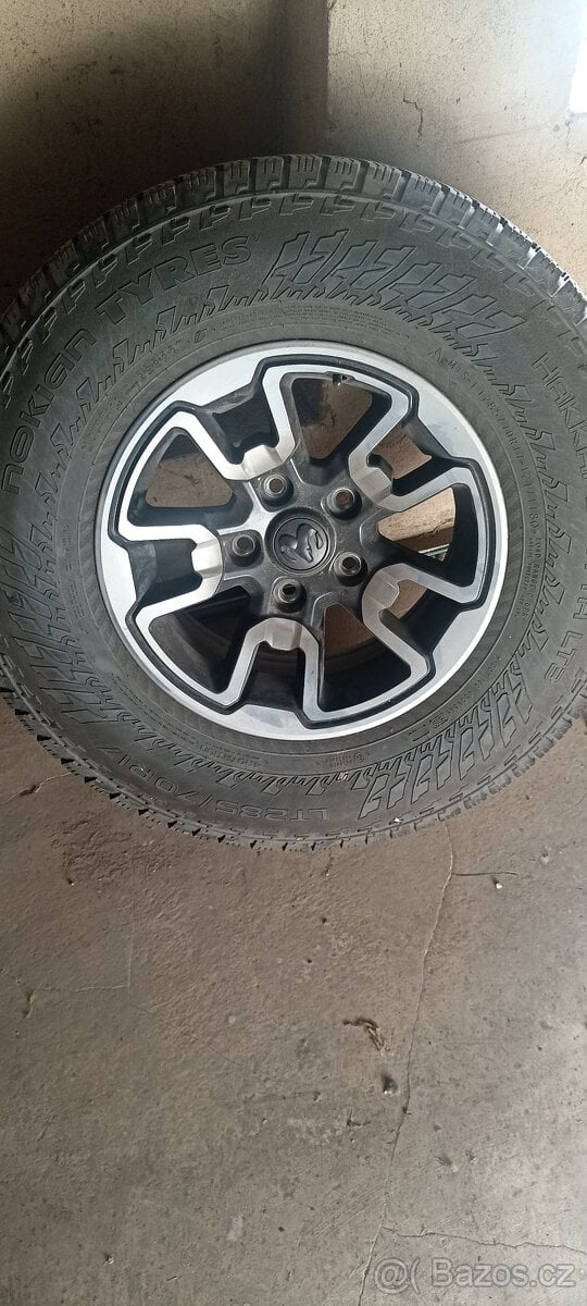 Sada kol Dodge RAM 1500 – disky 17"Mopar + Nokian Hakkapeli