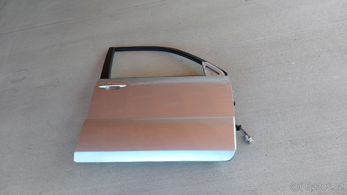 Toyota LC 120 – Dveře pravé přední 5dv stříbrné