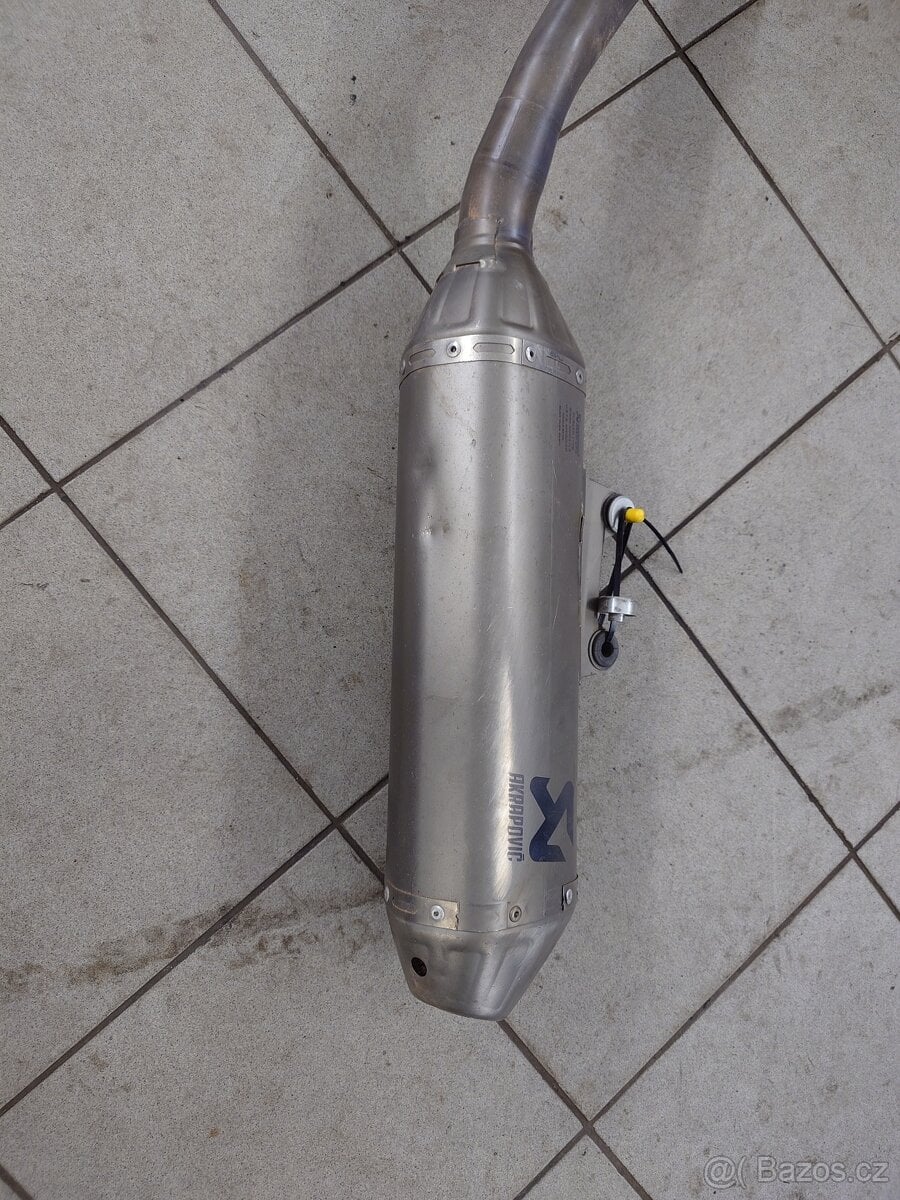 Suzuki RM-Z 250 akrapovič celostátní výfuk