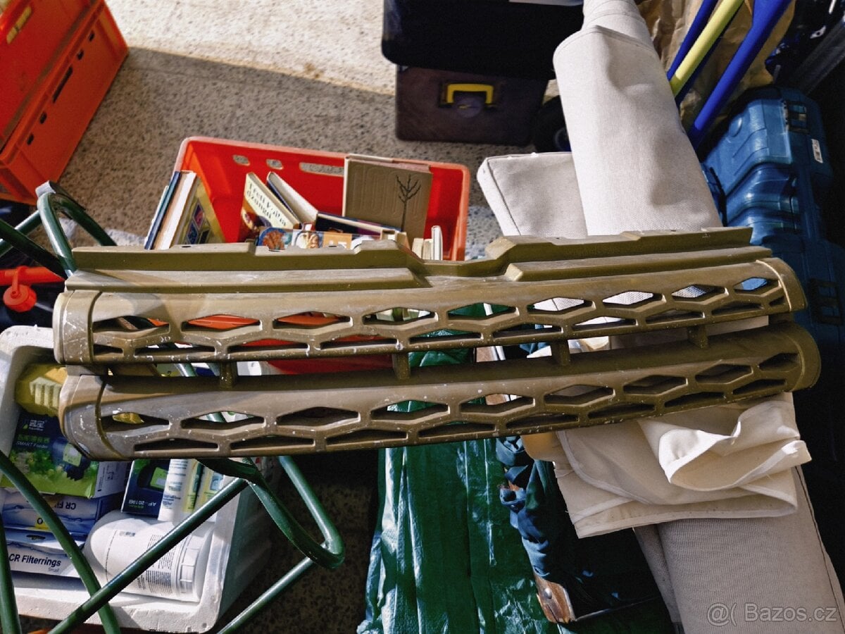 Land Rover Range Rover Evoque front grille