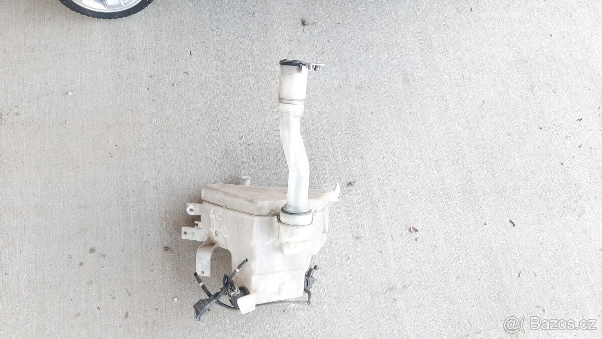 Toyota LC120 – Nádobka ostřikovače