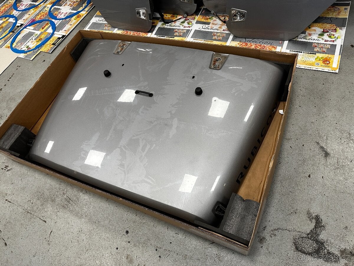 Kapota Jeep Wrangler JK