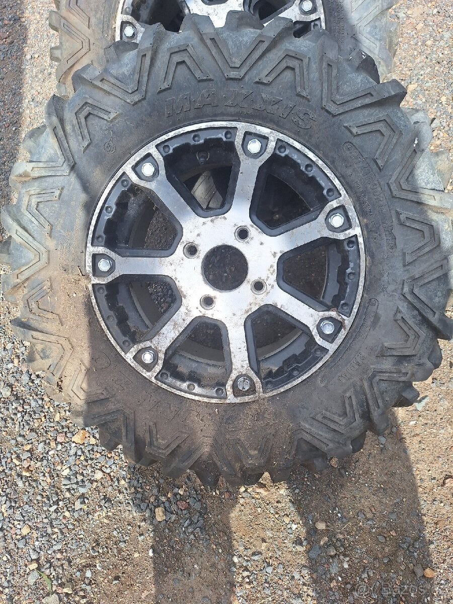 Pneumatiky a disky na čtyřkolku/sbs