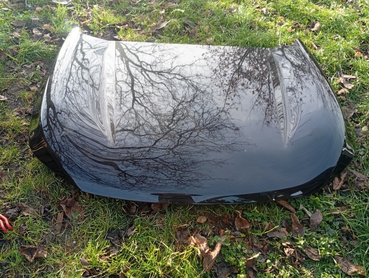 NISSAN NAVARA D23, D23T, D231, RV 2020  KAPOTA ČERNÁ PĚKNÁ