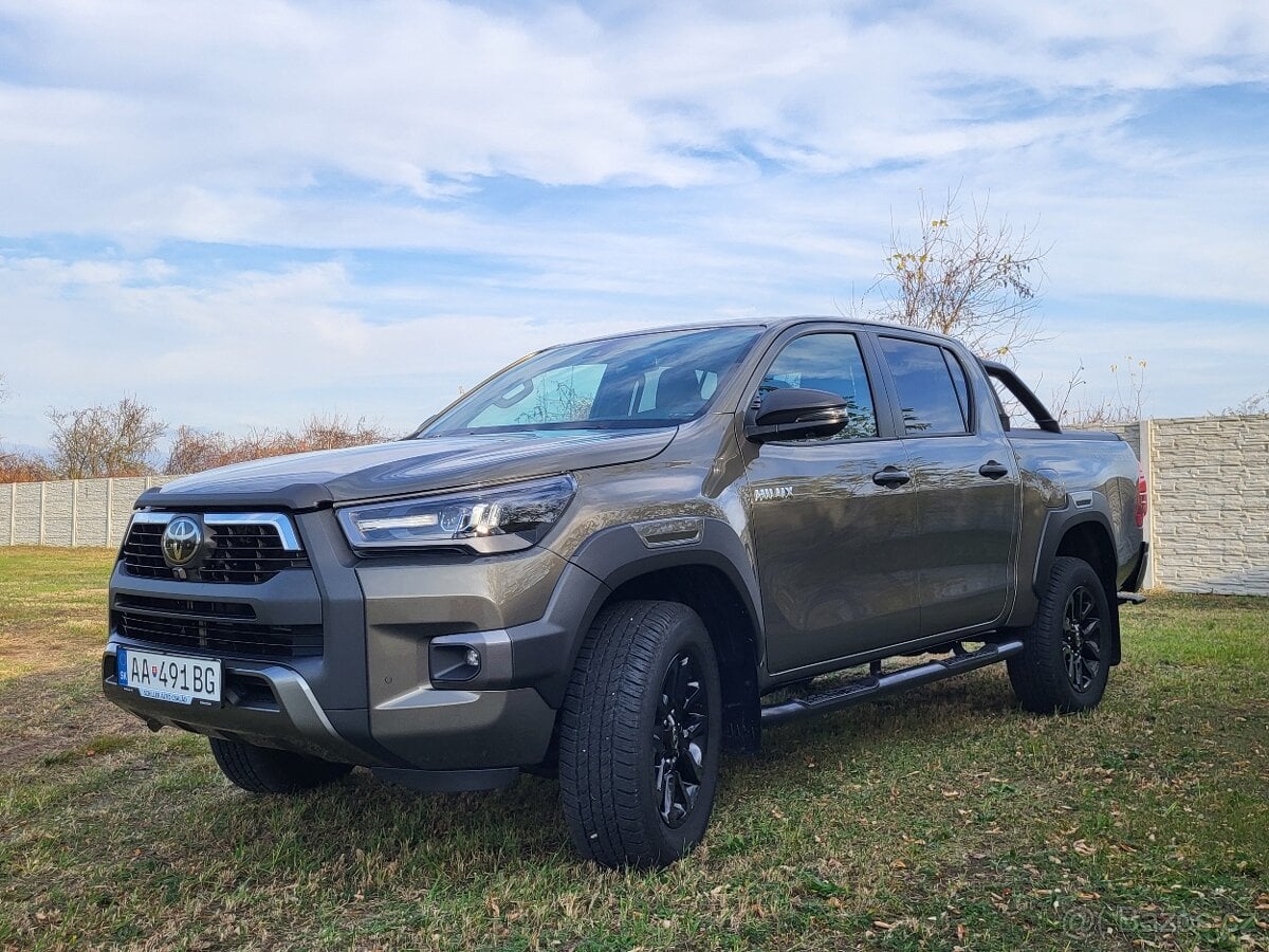Toyota Hilux 2.8 D-4D Invincible 4x4 A/T, odpočet DPH