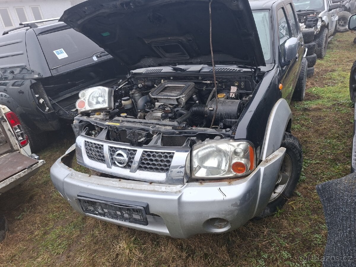 Nissan navara D22 MOTOR YD25..DÍLY