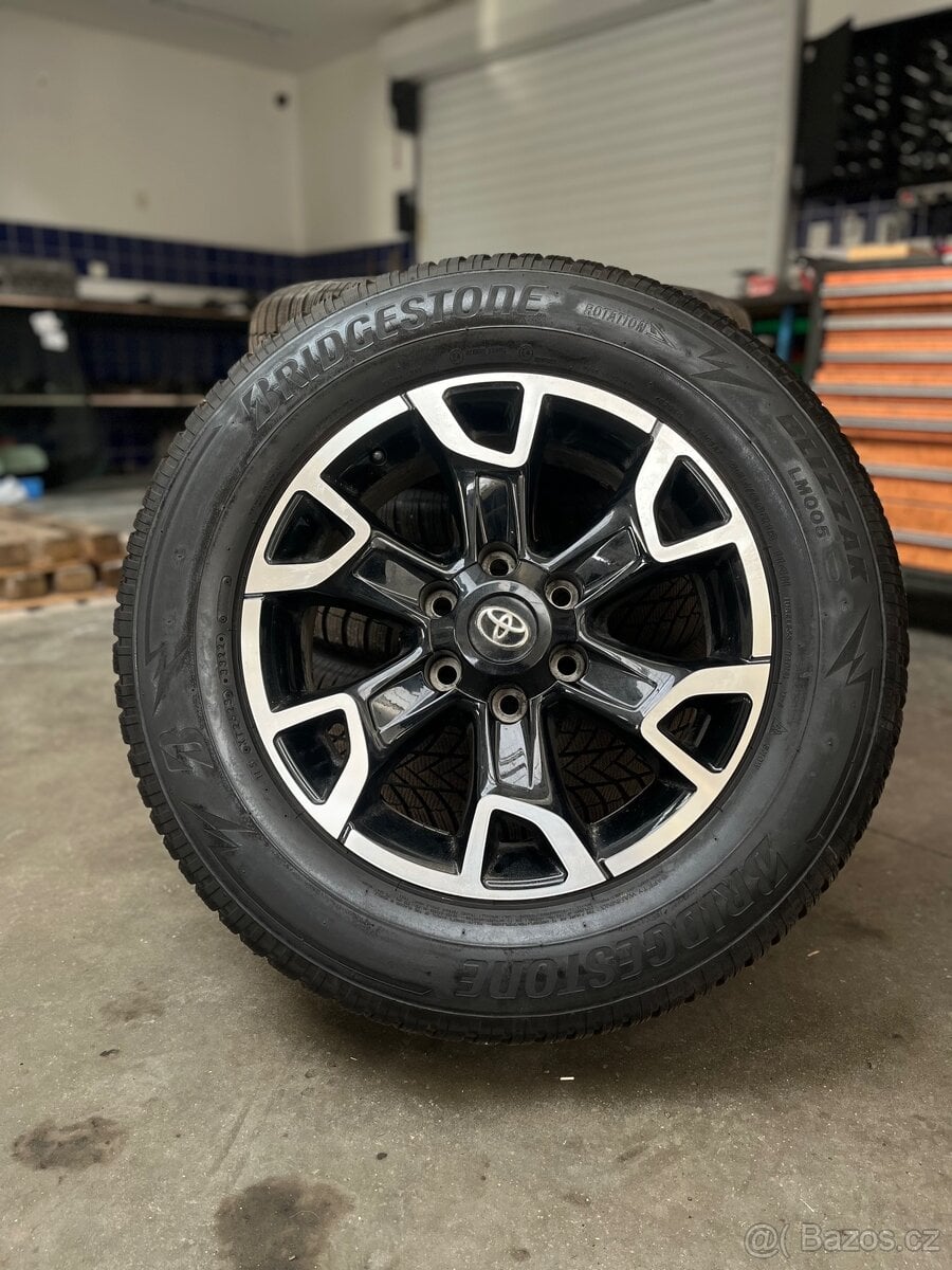 TOYOTA Hilux Disky R18