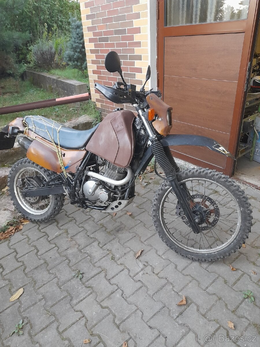 Suzuki DR 650 R mad max