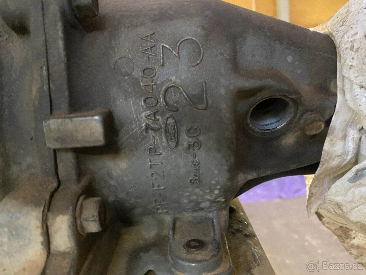 Ford 302 motor EFI V8 + převodovka C4 kompletní s příslušens