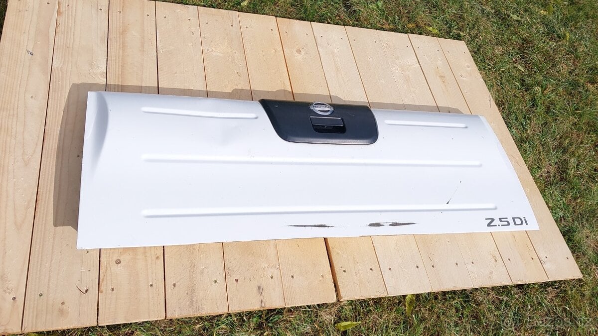 NISSAN NAVARA D22 Di –  DVEŘE KORBY BÍLÉ