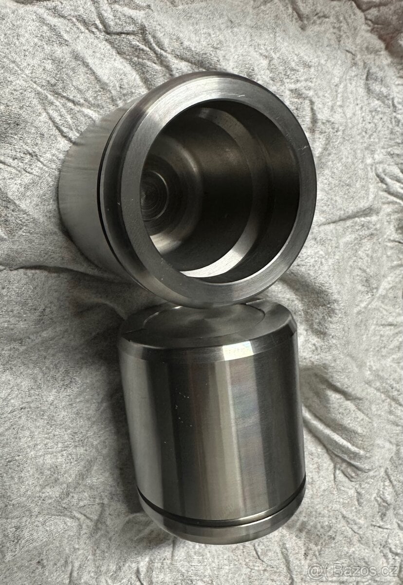 Nerezový brzdový pístek D02520