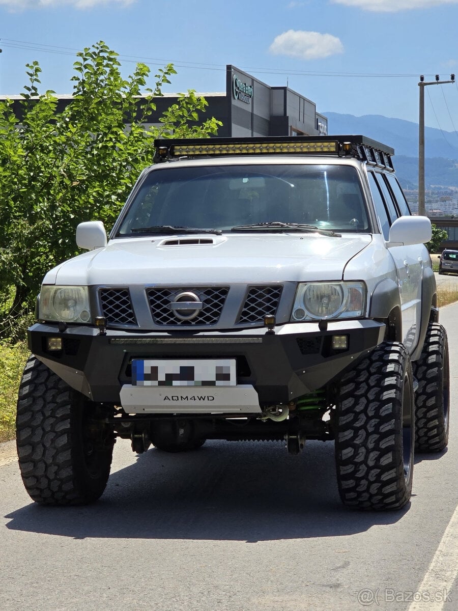 Predný pevnostný nárazník Nissan Patrol Y61