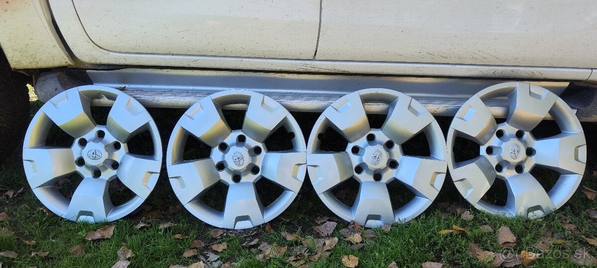 Predám puklice Toyota Hilux