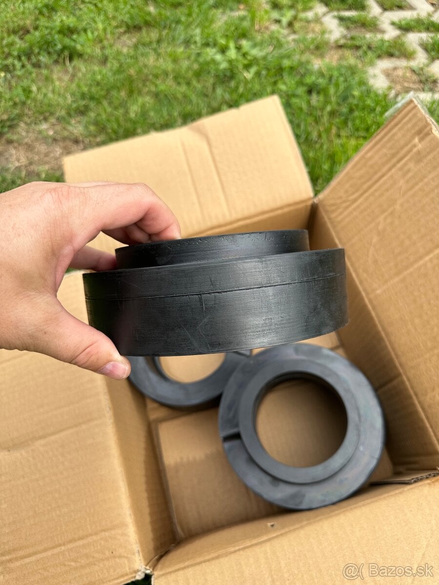 Nissan Patrol podložky nad struny