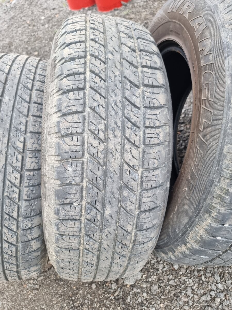 235/70 R16 Goodyear Wrangler