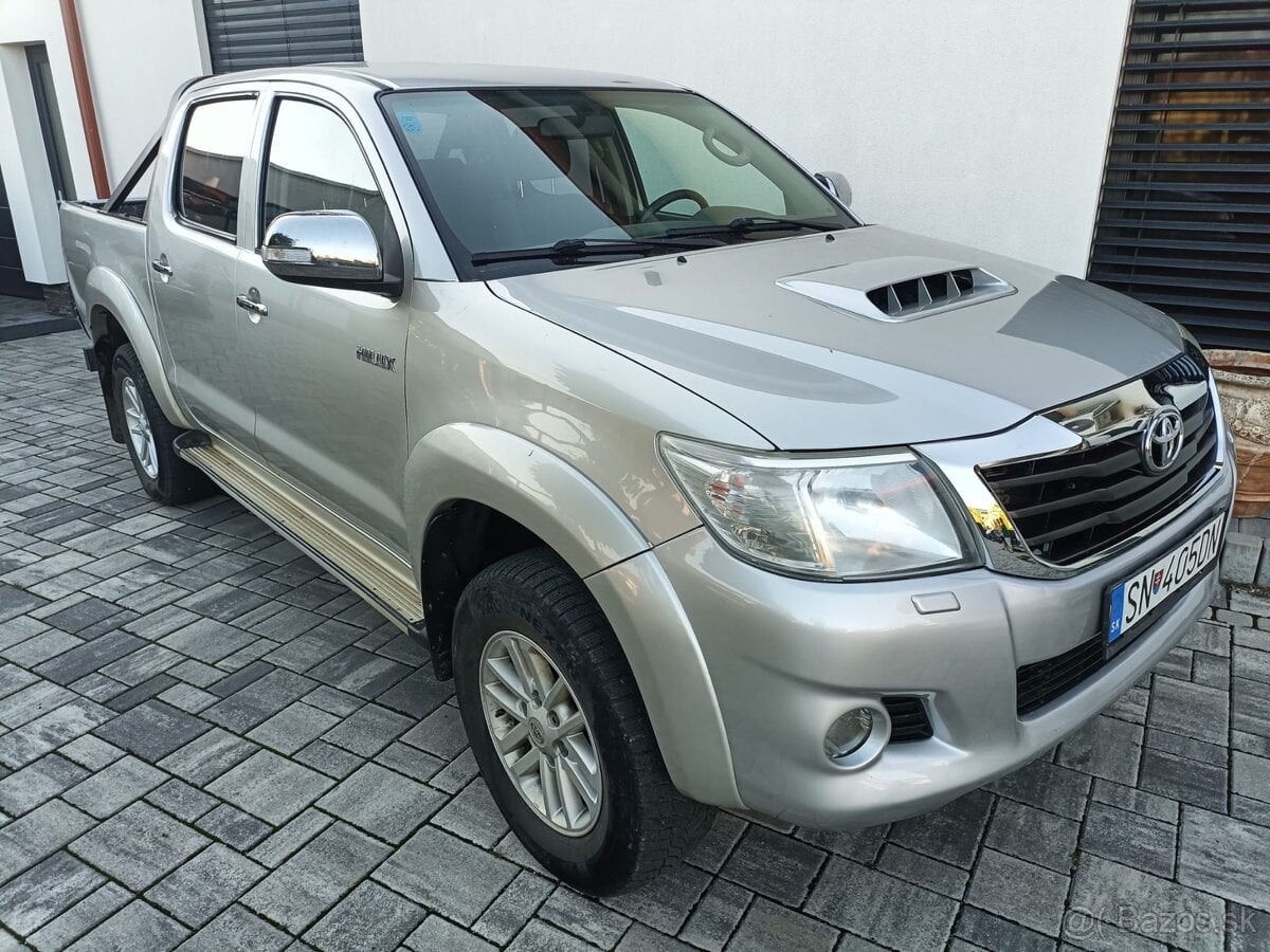 TOYOTA HILUX - NA PREDAJ / aj na splatky