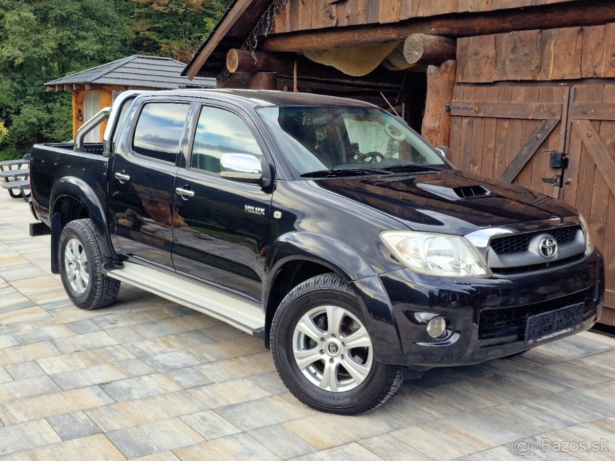 Toyota Hilux 3.0 D-4D 4X4 UKÁŽKOVÝ STAV