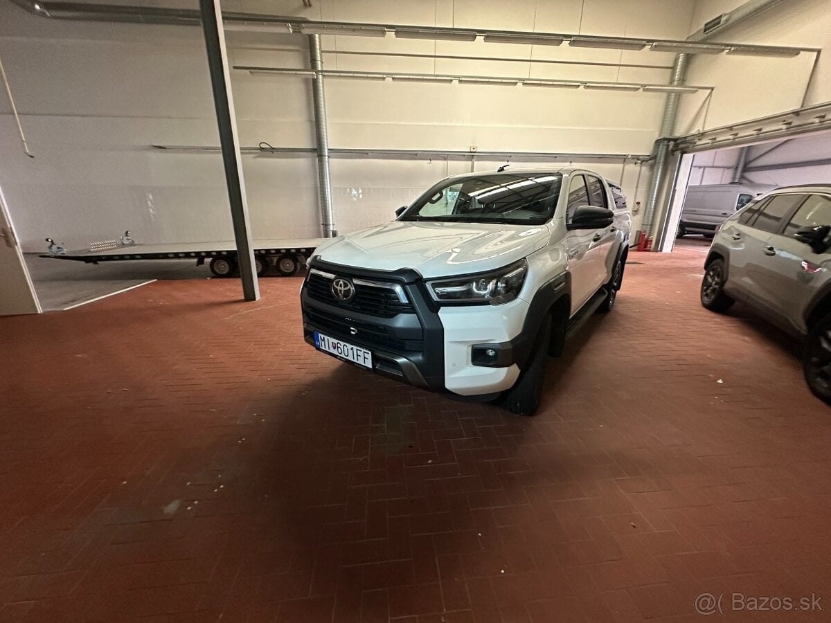 Toyota Hilux DC 2.8 I D-4D Invincible 4x4 A/T