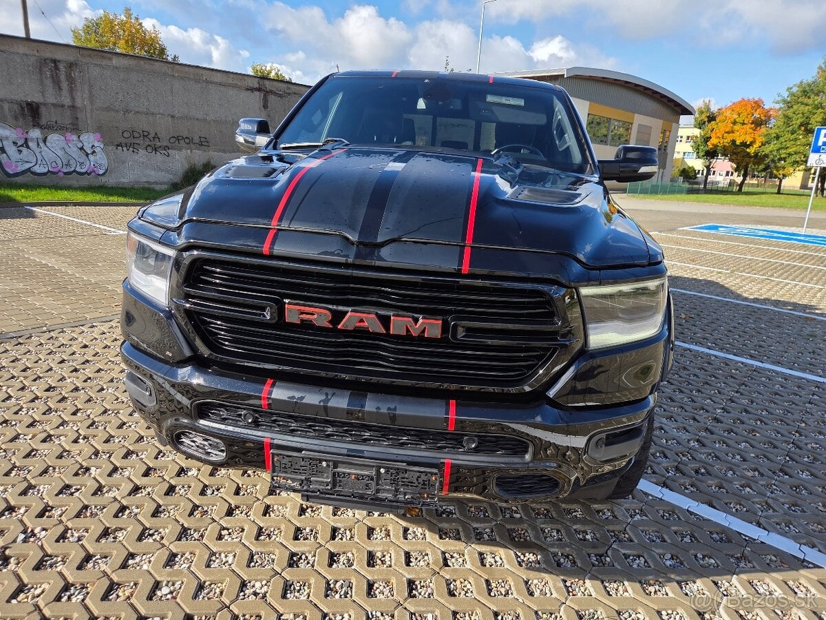 DODGE RAM LARAMIE 5.7 HEMI 4X4 HARMAN PANORAMA