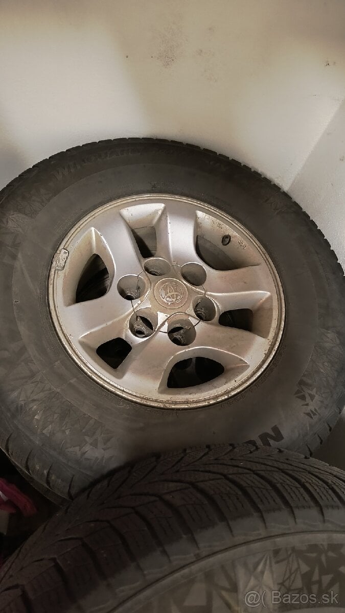 Pneu+disky Toyota Hilux 255/70 R15