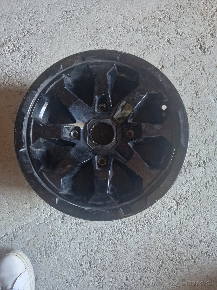 Predam disk na can am r14 4x136 zadny