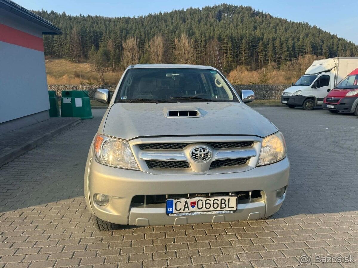Predám Toyota Hilux 2.5, D-4D