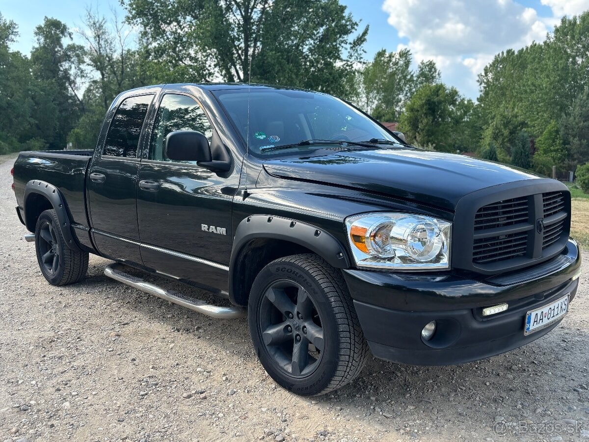 Dodge ram 1500 V8