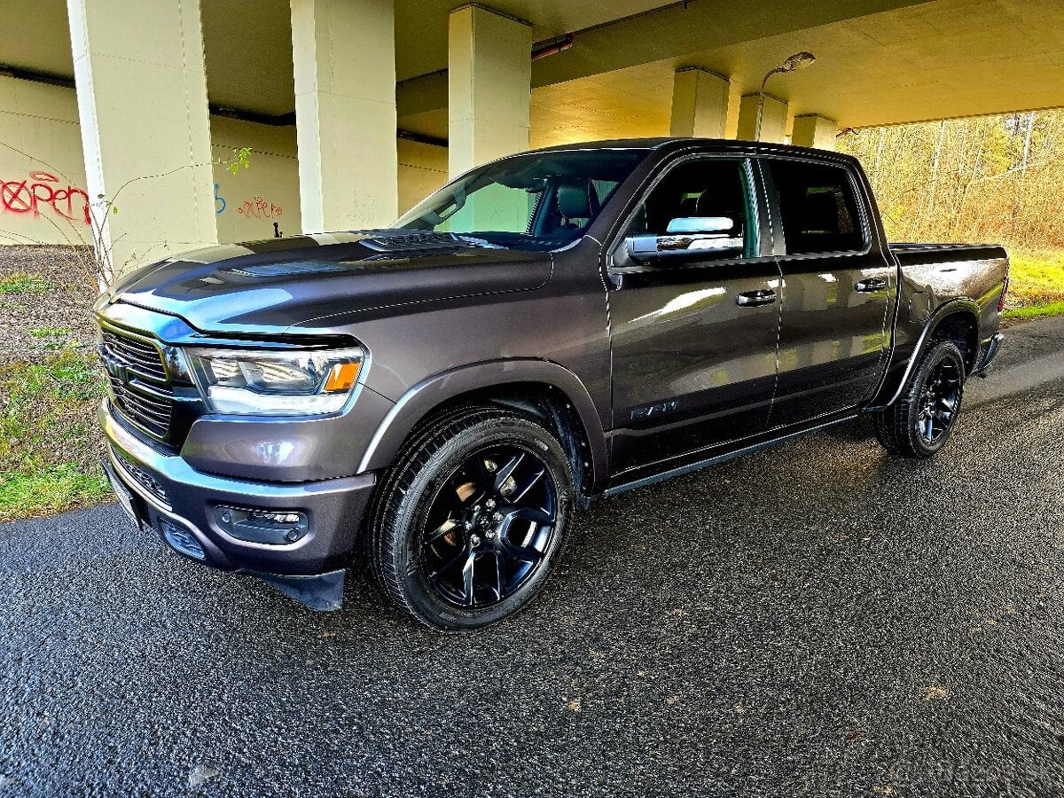 Ram 1500 5,7 HEMI, r. 2021,ODPOČET DPH, EL. PRAHY, PANORAMA