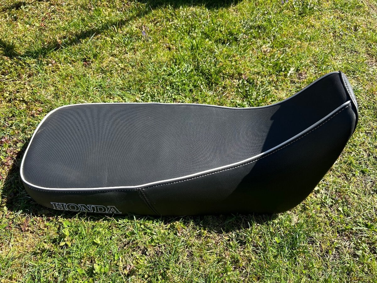 Honda XRV 750 africa twin sedadlo