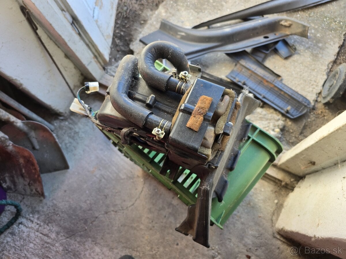 Zadné kúrenie Nissan Patrol y60