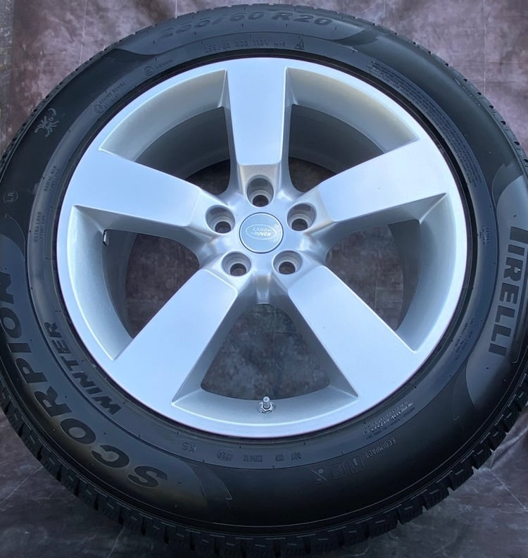 Zimní nová sada Land Rover Defender 255/60R20 113V