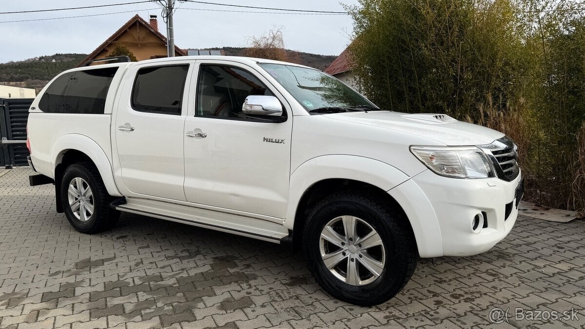 TOYOTA HILUX 3.0D-4D - PREDAJ AJ NA SPLÁTKY OD 0% AKONTÁCIE