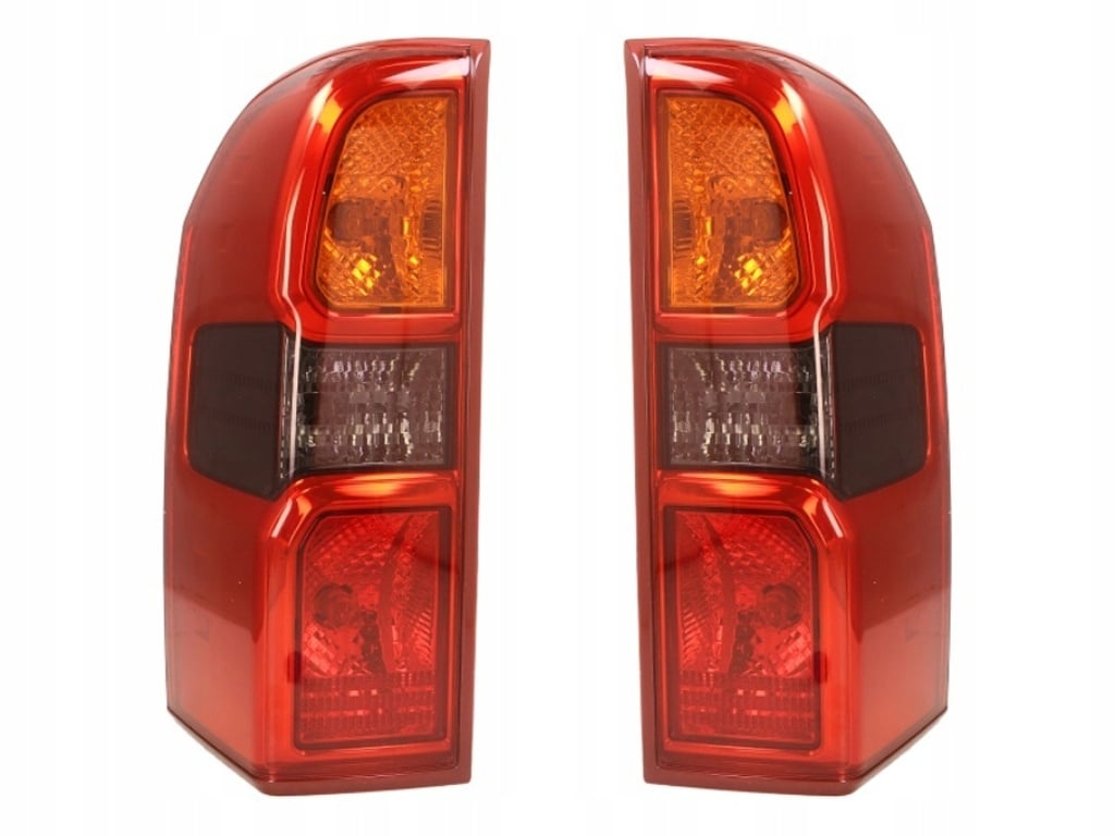 Patrol GU4 zadné svetlá