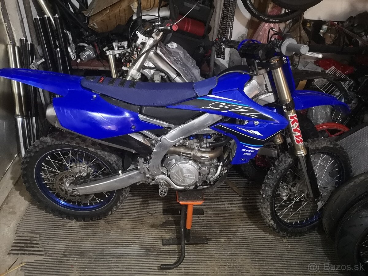 Yamaha yz 450f, 2021 se startérem.