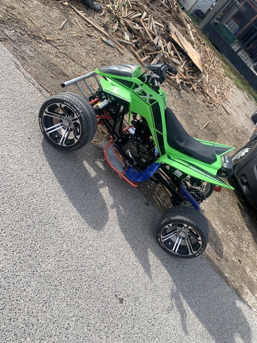 Predám štvorkolku plnú pojazdnu 150ccm 4t plus  spiatočka