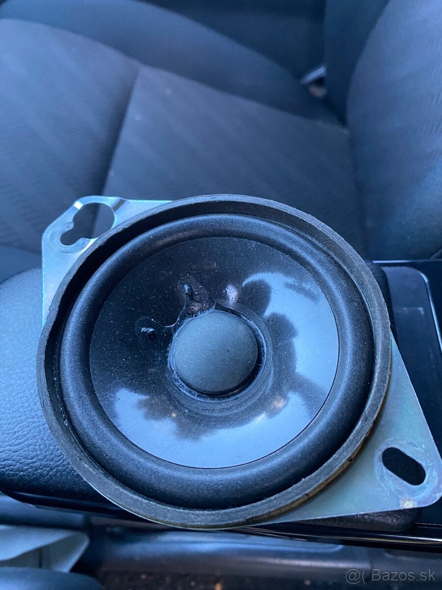 Suzuki Jimny reproduktory originál